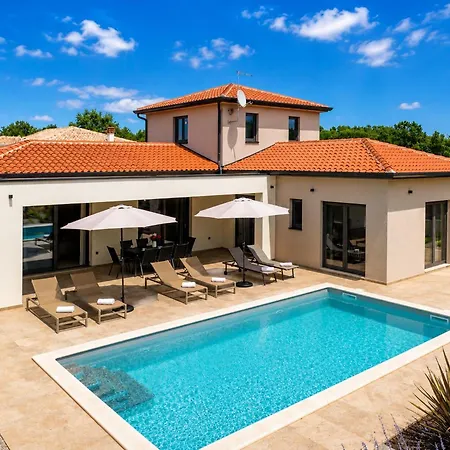 Villa Flores by Briskva Villa *